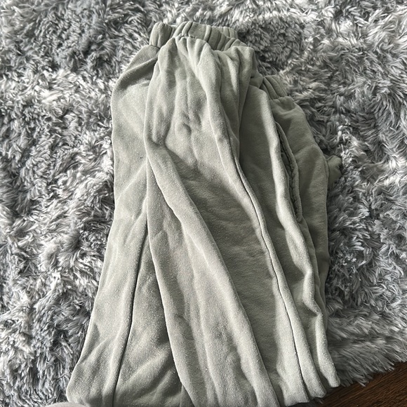 brandy melville rosa sweats - Picture 3 of 3